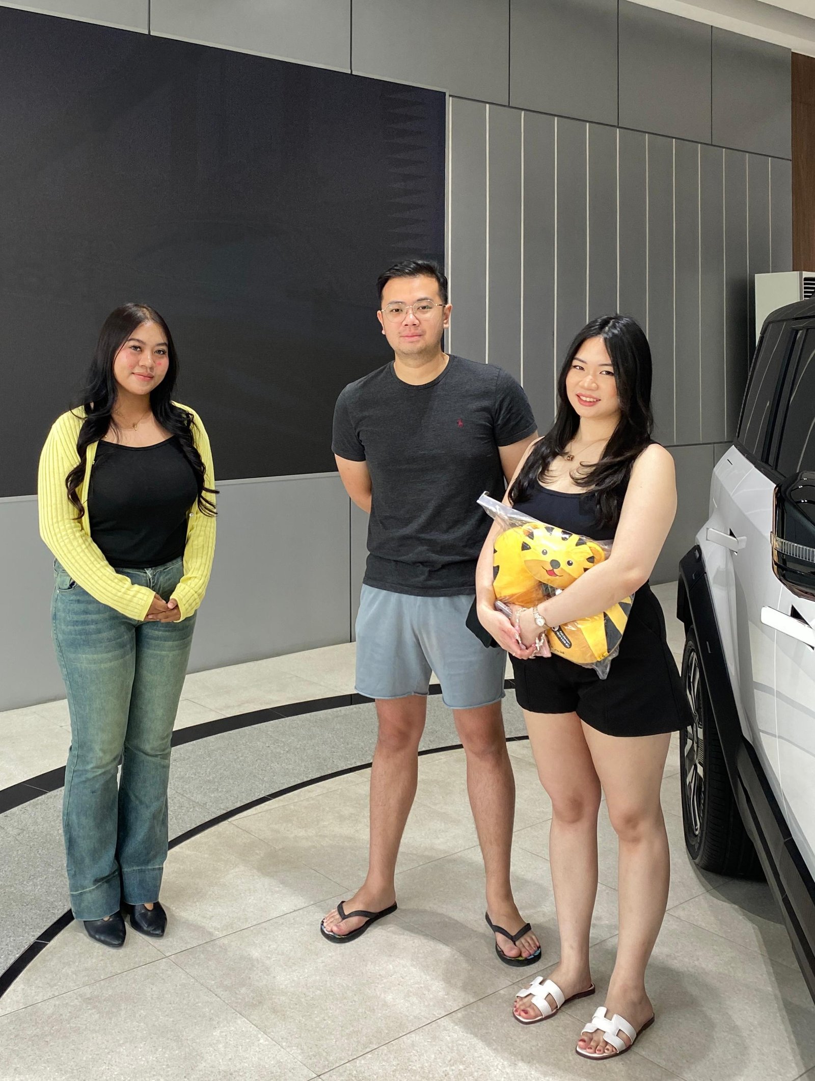 Galeri sales bersama konsumen Chery 5