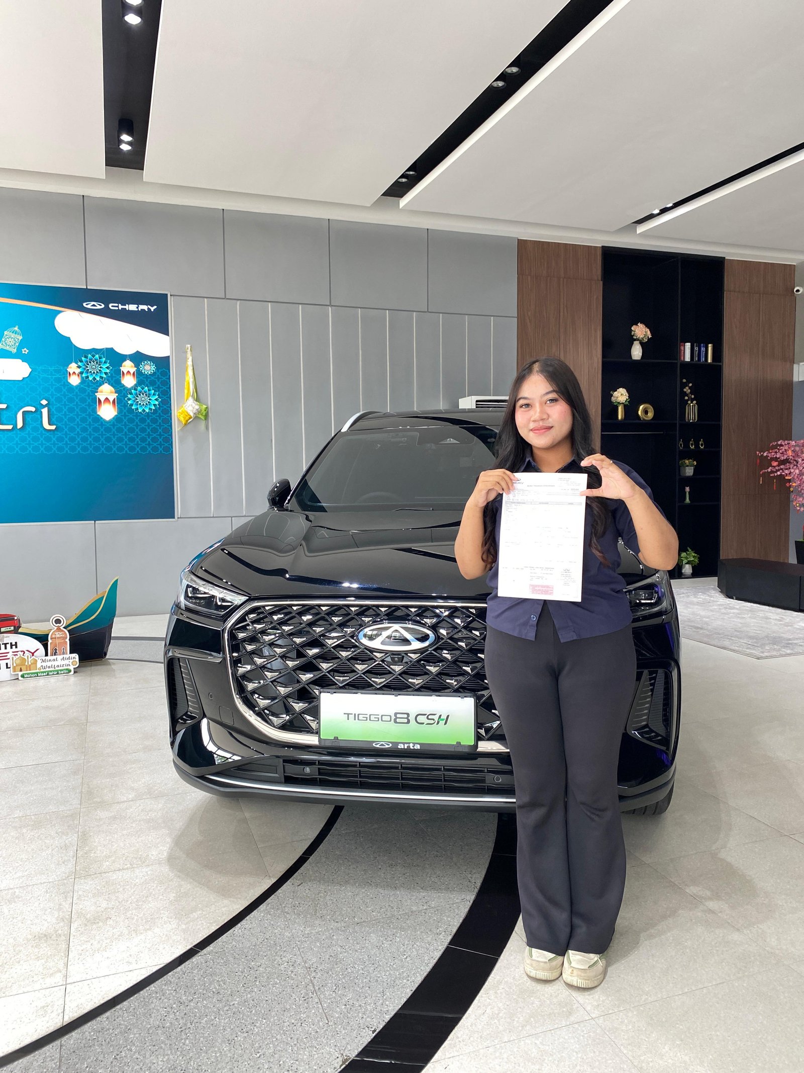 Galeri sales bersama konsumen Chery 6