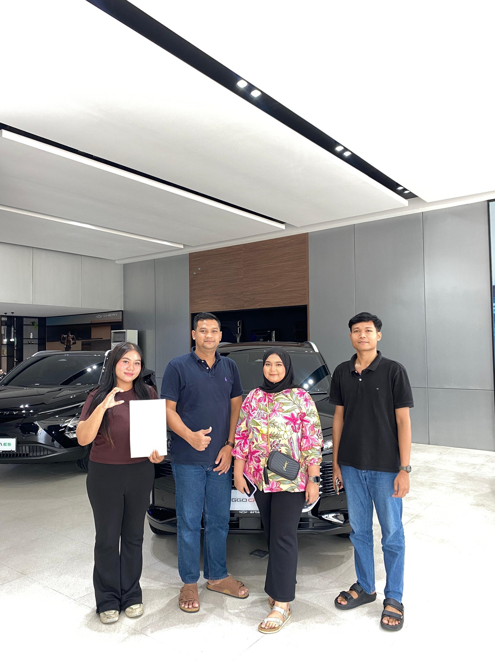 Galeri sales bersama konsumen Chery 7