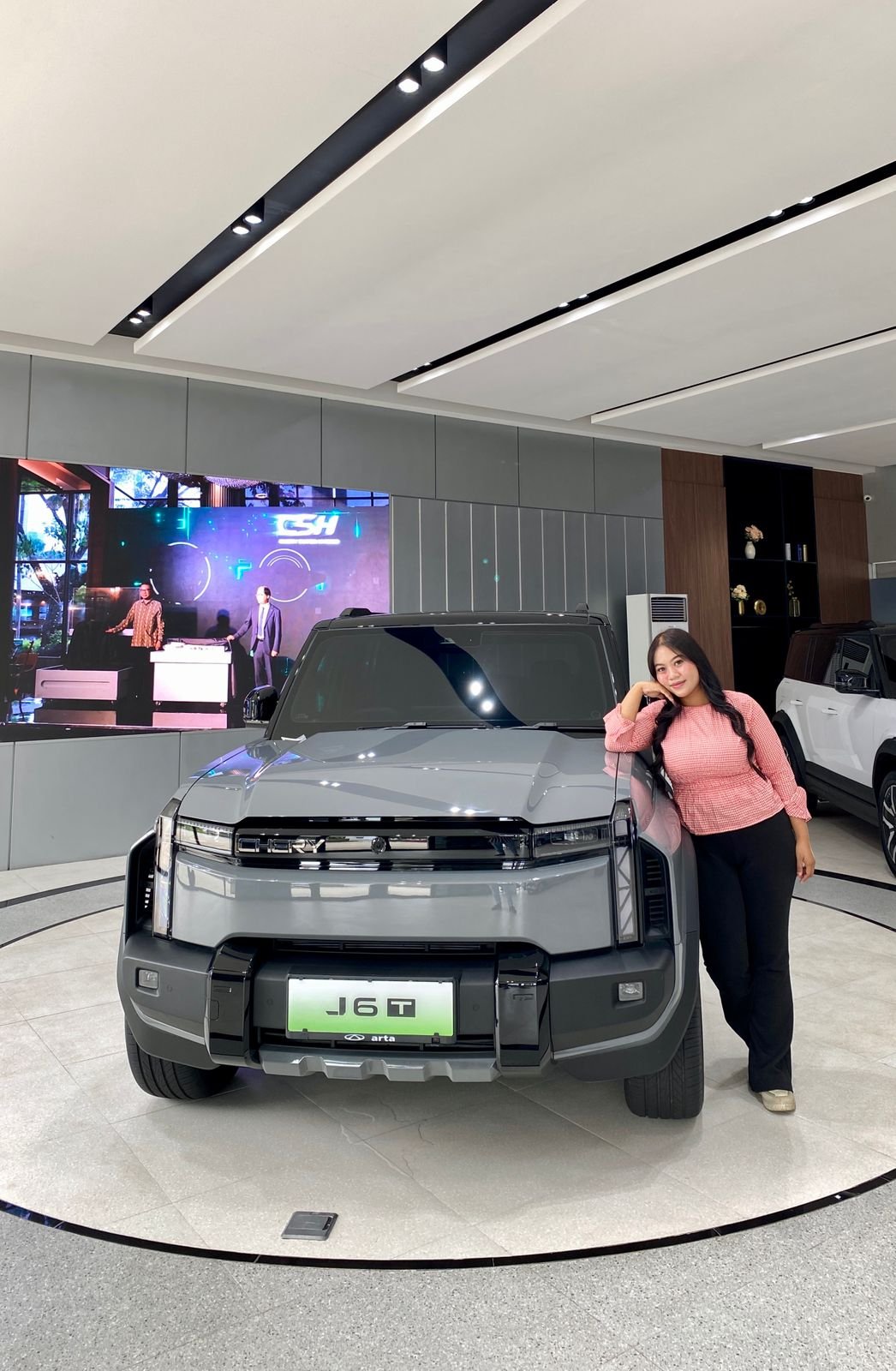 Nayla Dwi Juliani — Sales Consultant Chery Tangerang